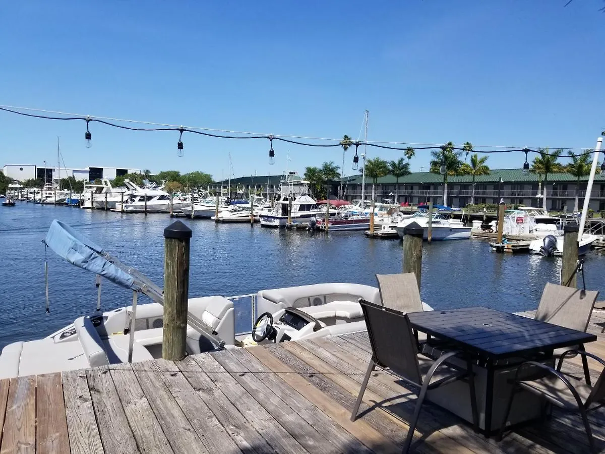Newly Remodeled Cozy Unit Sarasota Cay Club Close To Airport, Beaches And Shops Aparthotel