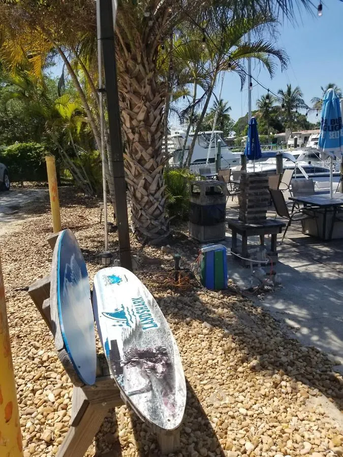 Newly Remodeled Cozy Unit Sarasota Cay Club Close To Airport, Beaches And Shops Aparthotel